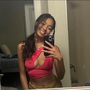 Meet your Posher, Amira